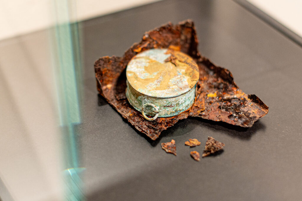 Reliquary with a fragment of the deteriorated box. Credit: E. Levin - Bažnytinio Paveldo Muziejus