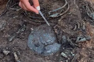A Tiny Silver Door to the Afterlife? Richly Furnished Grave of a Teenage Girl Discovered at 1,300-Year-Old Muroma Cemetery