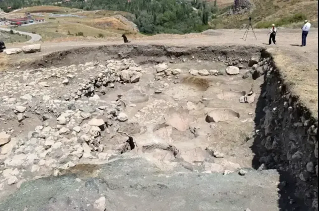 The structure was discovered on the northwestern slope of Büyükkale, between the later Hittite royal palace and the Great Temple. Credit: AA