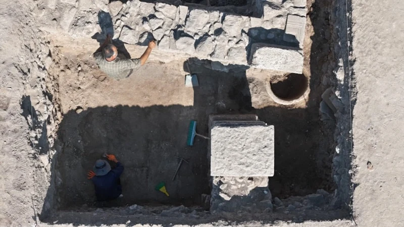 The team has now distinguished two separate Christian occupation layers sitting above the Roman bath floor. Credit: İHA