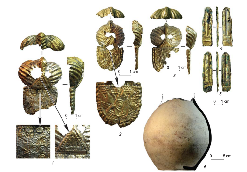 Finds from the burial. 1 – belt buckle casing; 2, 3 – shoe buckle casings; 4, 5 – tips of shoe straps; 6 – vessel. 1–3 – gold; 4, 5 – copper and gold foil; 6 – clay. Credit: Astafyev A.E., Bogdanov E.S. 2021