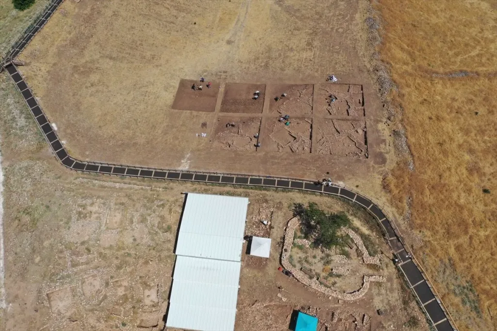 New excavations at Göbeklitepe have revealed rectangular buildings that may have been homes, adding fresh evidence for everyday life at the Neolithic settlement. Credit: Müslüm Etgü / AA