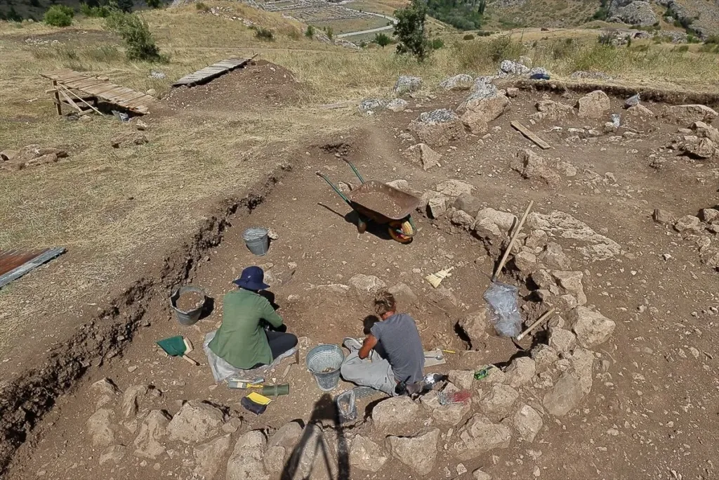 
A well-preserved stone-ringed tomb uncovered on Hattusa's Northwest Slope, dating to the Early Hellenistic and Galatian periods. Credit: AA