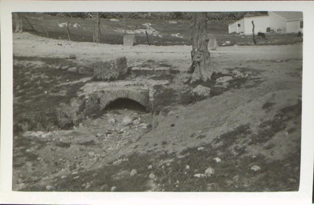 The bridge was already visible in 1964, when it was photographed by historian Juan de Mata Carriazo. Credit: Antonio Avila Gonzalez