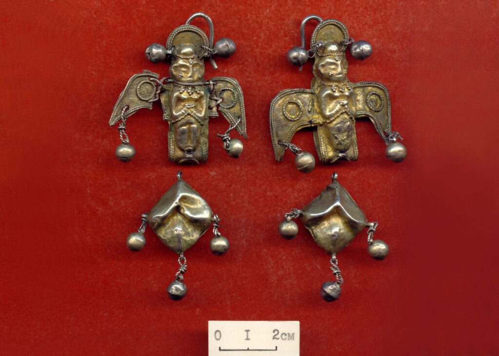 
The latest research focused on how ancient craftsmen made, modified and repaired the ornaments.