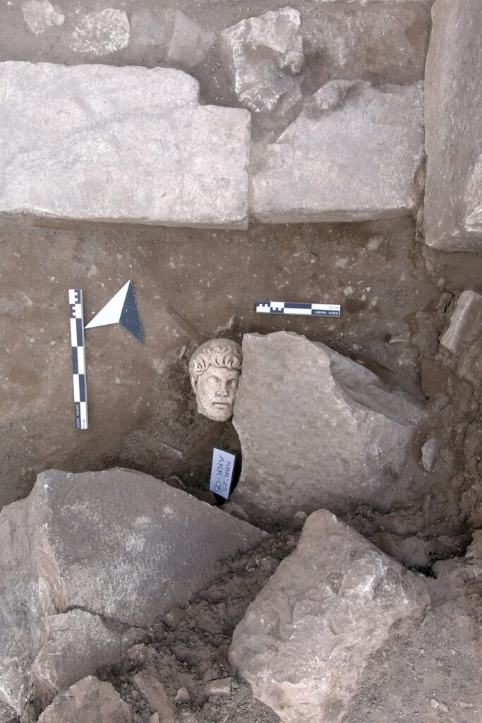 
Rare marble statues of Roman Emperor Hadrian and Empress Sabina have been discovered at ancient Kibyra in Türkiye, including a 2.14-meter imperial figure. Credit: Council of Higher Education (YÖK), Türkiye
