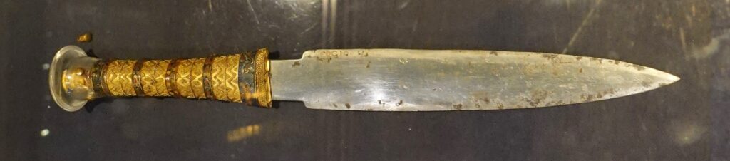 Iron dagger from the tomb of Tutankhamun, found wrapped between the mummy bandages on the king's right thigh, on display at the Egyptian Museum in Cairo, Egypt. Credit: Olaf Tausch – Public Domain