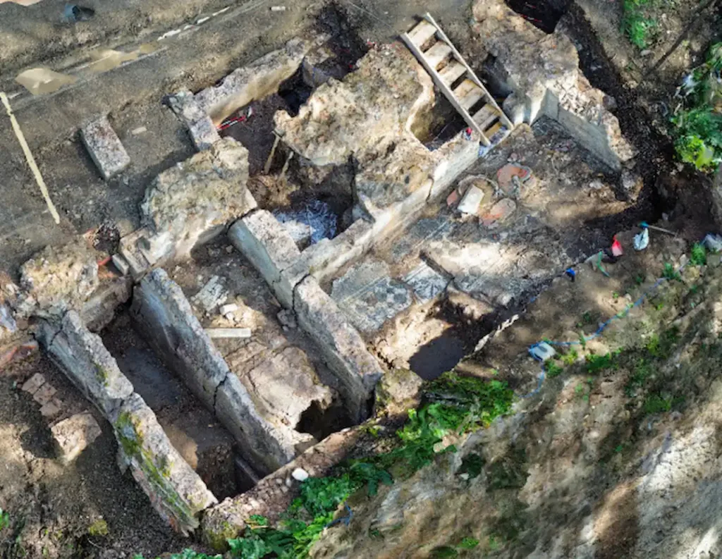 Archaeologists in Rome uncover a 2nd-century imperial complex beneath Villa Celimontana, with rare mosaics and frescoes hinting at a noble residence or ancient firefighters' barracks. Credit: Ministero della Cultura