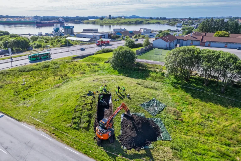 Aerial view of the ongoing excavation at Grønhaug. Credit: Øyvind Nesvåg/Rogaland County Municipality