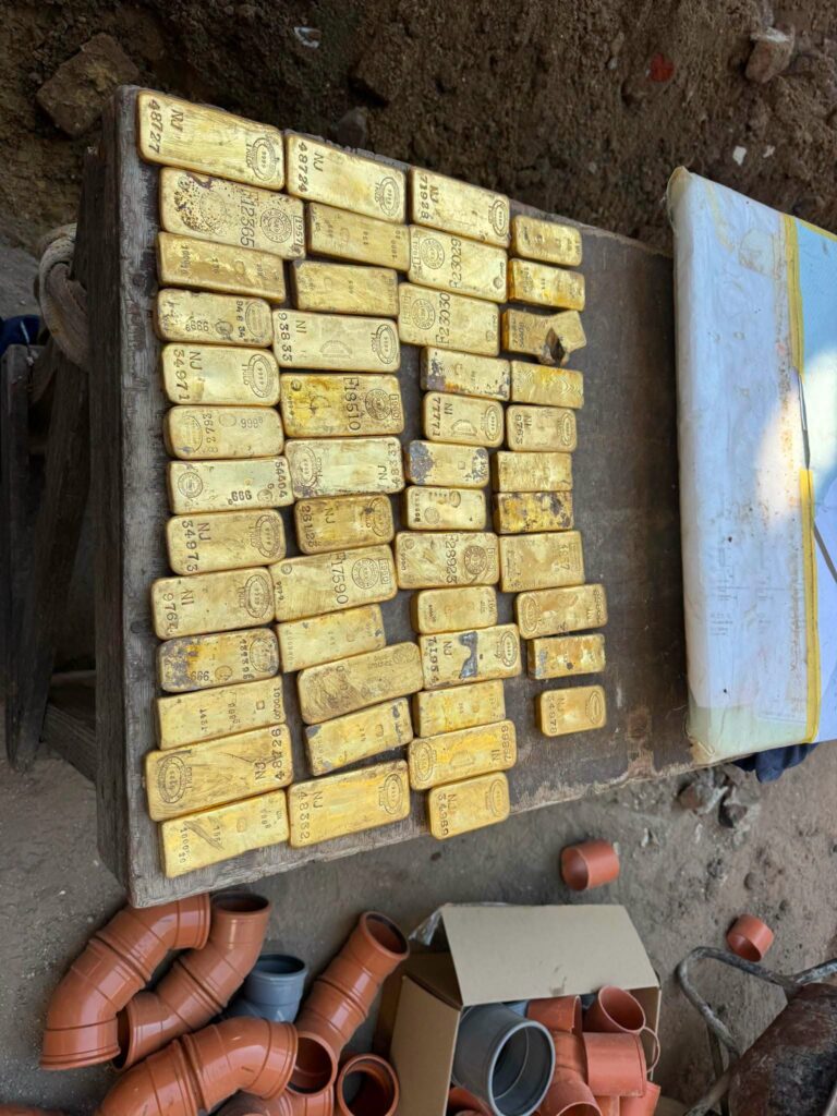Construction workers have discovered a huge quantity of gold while renovating a building in Dendermonde. Credit:  Politie Dendermonde (Dendermonde Police)