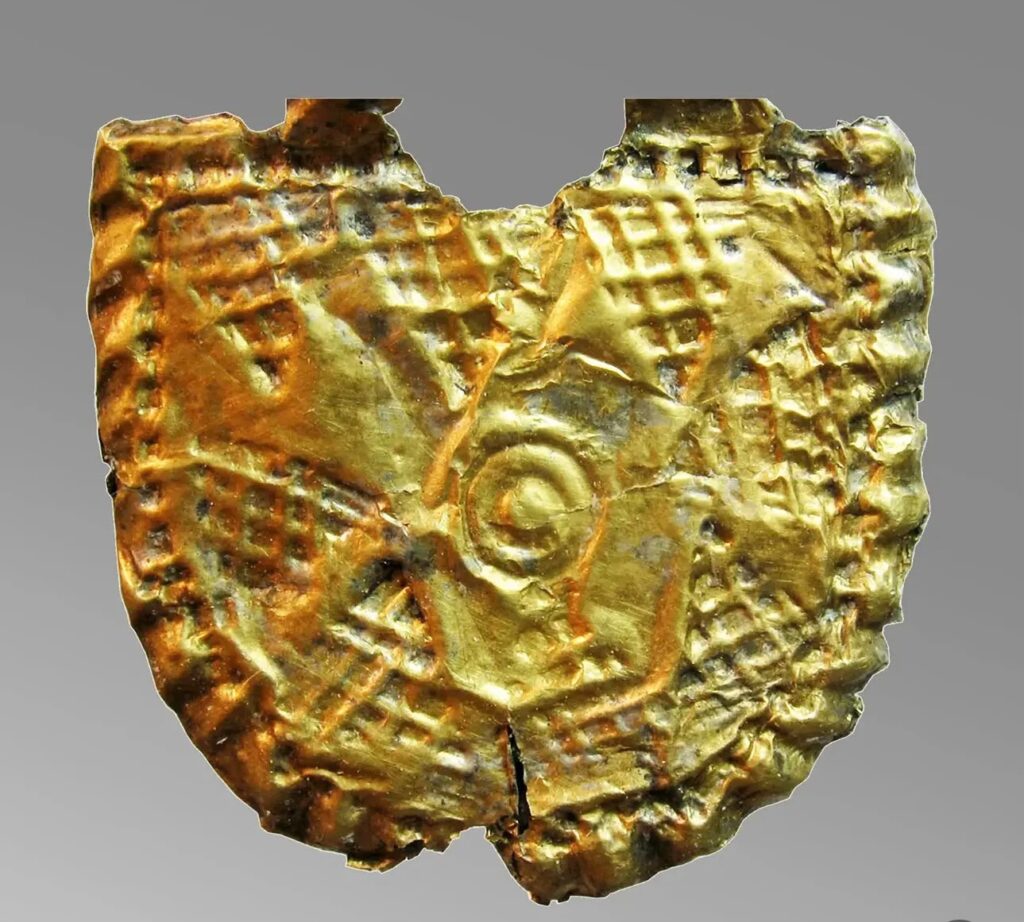 
The burial was excavated in 2019 and later studied in detail by archaeologists Andrei Astafyev and Evgeny Bogdanov.