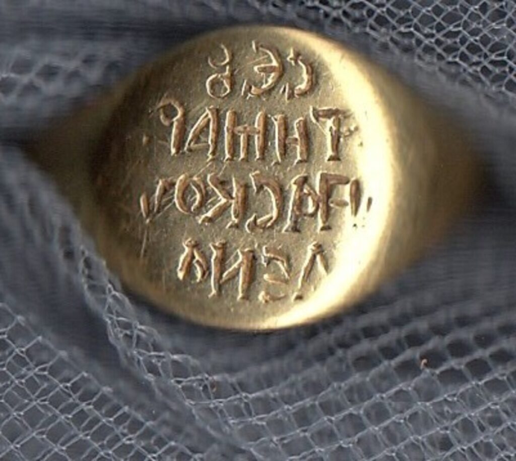 Close-up of the 14th-century Byzantine gold seal ring bearing the Greek inscription naming Sevasta Maria Skulena. Image courtesy of Prof. Nikolay Ovcharov, used with permission.