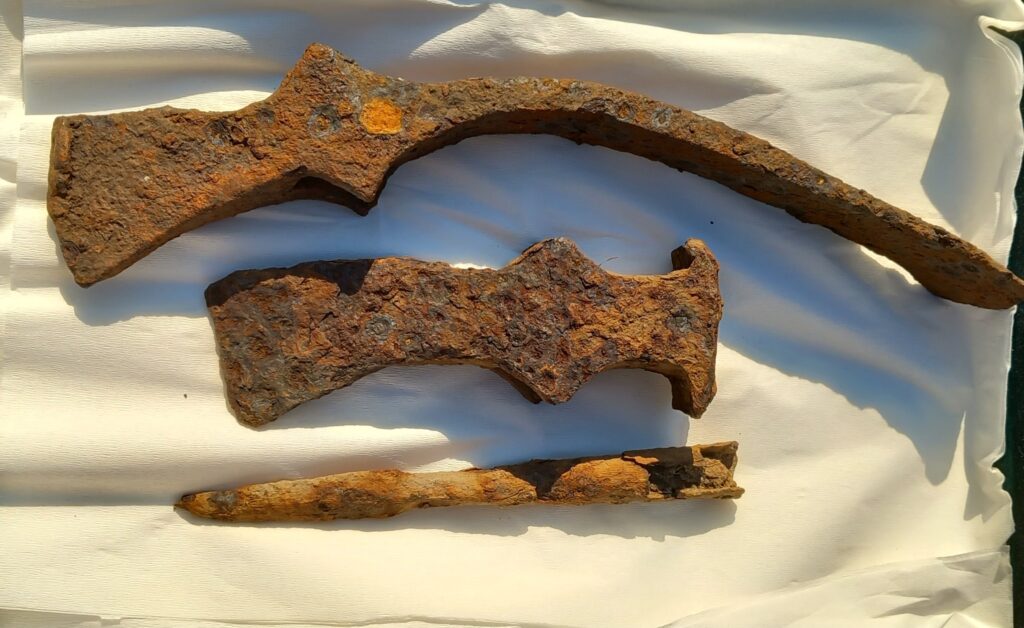Roman iron tools and a spearhead discovered at Perperikon and in its surroundings, offering new insights into the equipment used by Roman legionaries. 