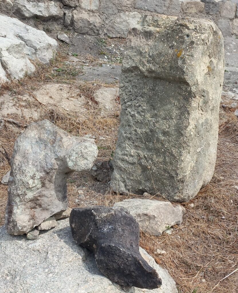 Statue pedestal, life-size male sculpture fragment and possible lion fragment discovered at Perperikon.