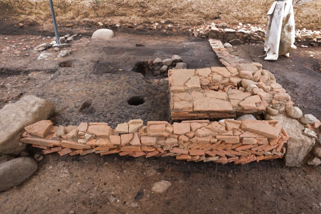 
Platform made from reused Roman bricks in the portico. 