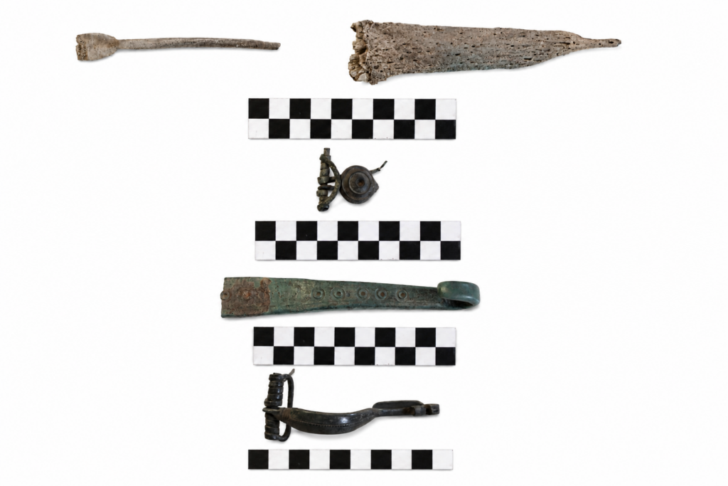Bone and bronze artifacts from Galgenbichl dating to around 500 BC.