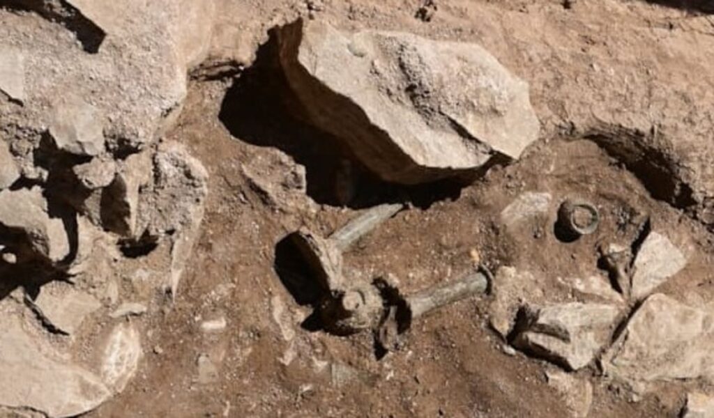 Detail of the upper-left section of Grave 162, enlarged to show the cluster of glass and ceramic grave goods recovered beside the burial. Credit: Archaeological Museum in Split.