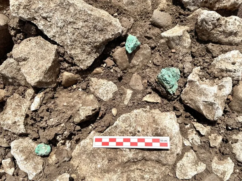 The finds include raw, semi-processed, and worked malachite, along with copper beads and other copper objects. Credit: Republic of Türkiye Ministry of Culture and Tourism