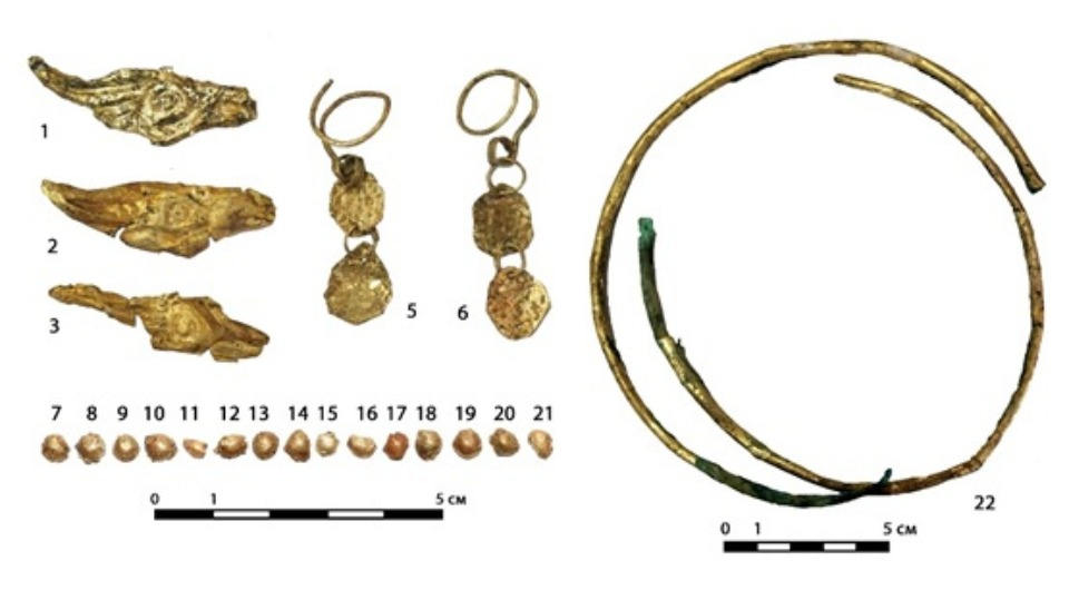 Gold ornaments and jewelry from Mound No. 31 at the Khankharinsky Dol burial ground