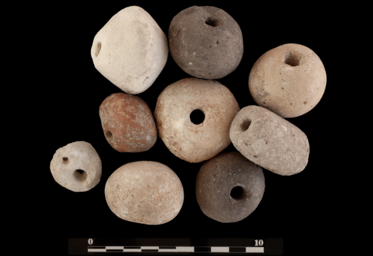 Neolithic clay spindle whorls and loom weights discovered at Ekşi Höyük in Denizli, Türkiye.