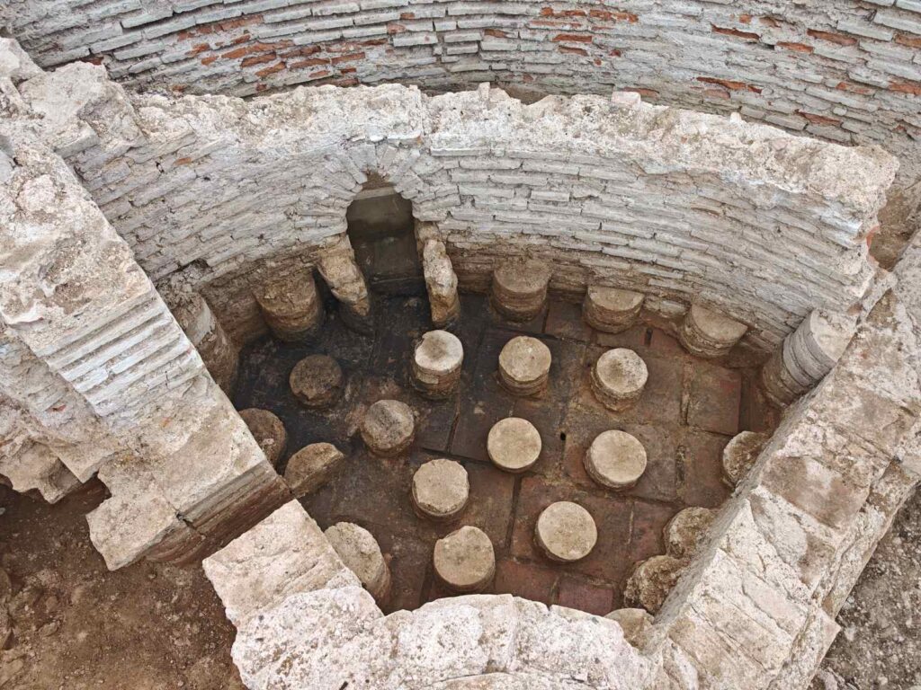 The exceptionally well-preserved hypocaust system of the Roman imperial bath at Vrelo–Šarkamen, with circular pilae that supported the raised floor and allowed hot air to circulate beneath it. Photo courtesy of Marija Jović.