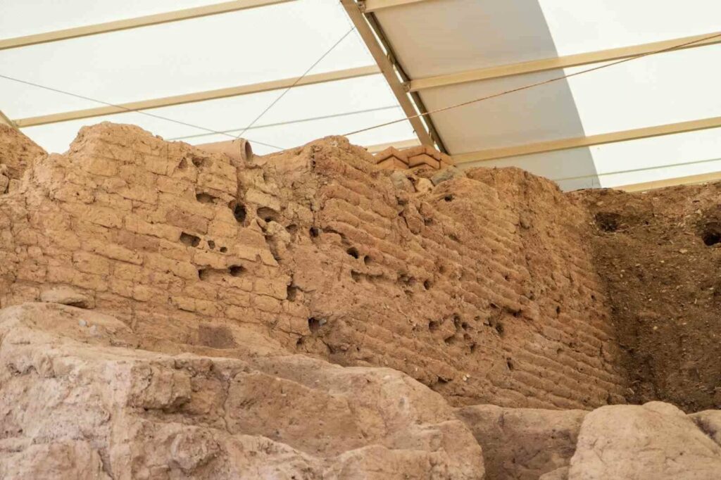 The City That Invented Coins May Have Borrowed Its Fortress-Building Secrets from Assyria - Anatolian Archaeology