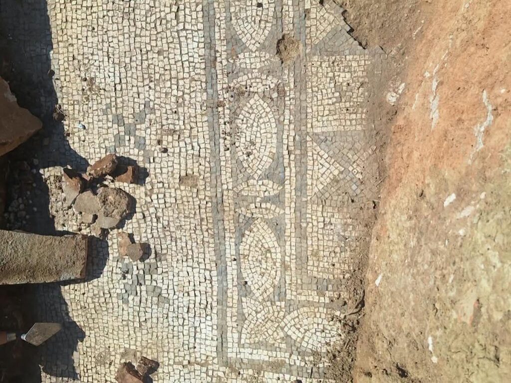 Geometric fourth-century mosaic floor uncovered at Qesarat near Tepelenë.