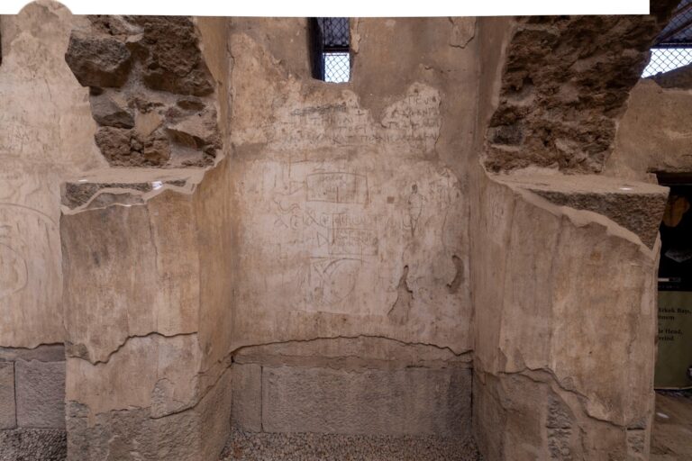 Ancient Smyrna Reveals Its First Wall Paintings Near the Agora and Theater