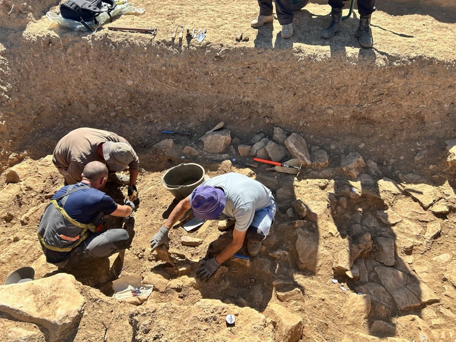 A 2,600-Year-Old Warrior Buried With a Helmet, Sword, Shield and Gold Face Covering Found in North Macedonia | Arkeonews