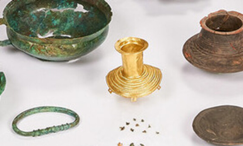 Detail of a mysterious Late Bronze Age gold artifact discovered in a richly furnished grave at Albisheim, Germany.