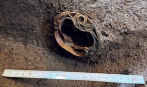 2,900-Year-Old Clay Earring with 1-Millimeter-Thick Details Found in Japan