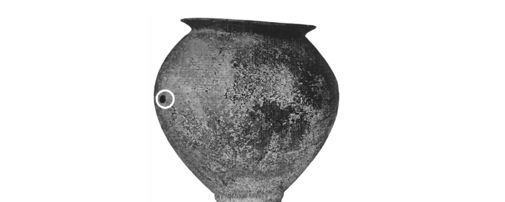 Early Bronze Age burial urn from Gedikli-Karahöyük in Türkiye, featuring a deliberately pierced hole in its body.