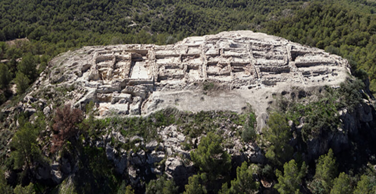 Massive 4,000-Year-Old Walls Discovered at a Bronze Age Settlement Protected by Sheer Cliffs